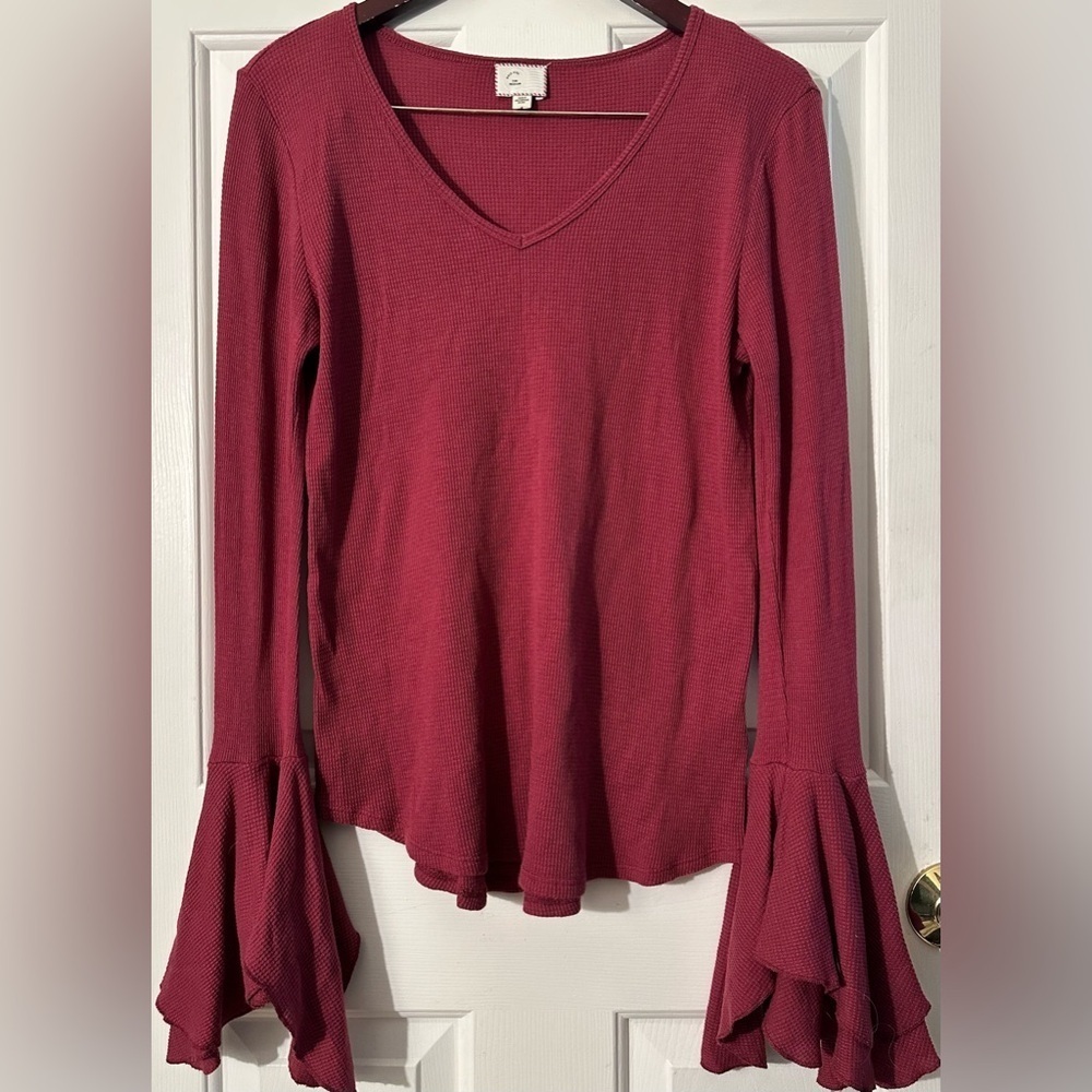 ANTHRO Postmark Feminine Fairy Poet M Cranberry V Neck Flutter Rib Thermal Top